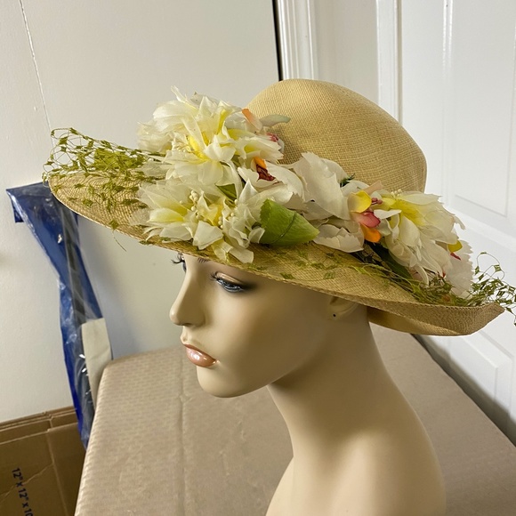 Vintage Beautiful Floral Hat - Picture 2 of 6